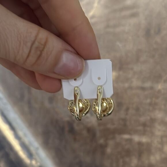 Chic 14K Gold Plated Red Lady Bug Stud Zirconia Earrings - Picture 5 of 17